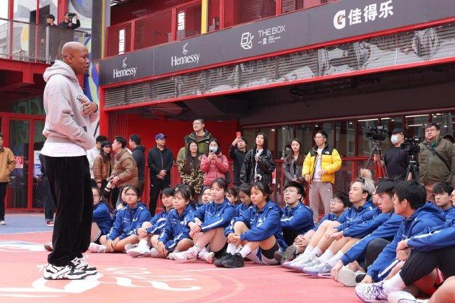 马布里在野阳区潮水地标THE BOX与学员们对谈